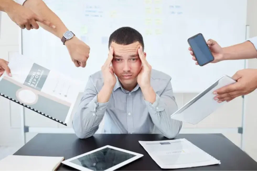 Burnout na Era Digital: Como a Pressão por Validação Online Leva ao Esgotamento Mental