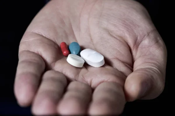 Uso Racional de Medicamentos: Os Perigos da Automedicação